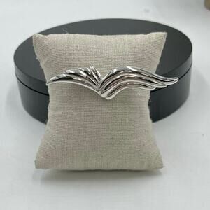 Monet Vintage Wavy‎ Wing Silver Tone Plated Pin Brooch